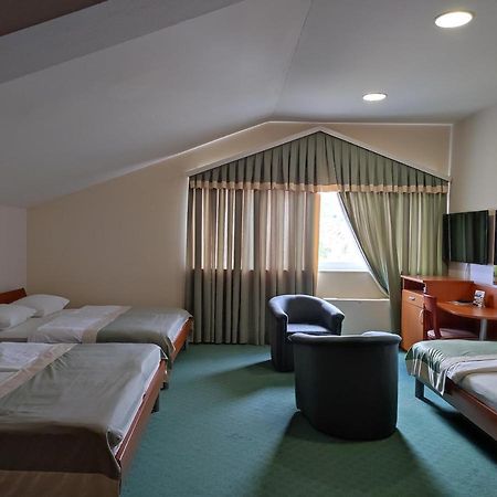 Hotel Bacchus ลิฟโน ภายนอก รูปภาพ