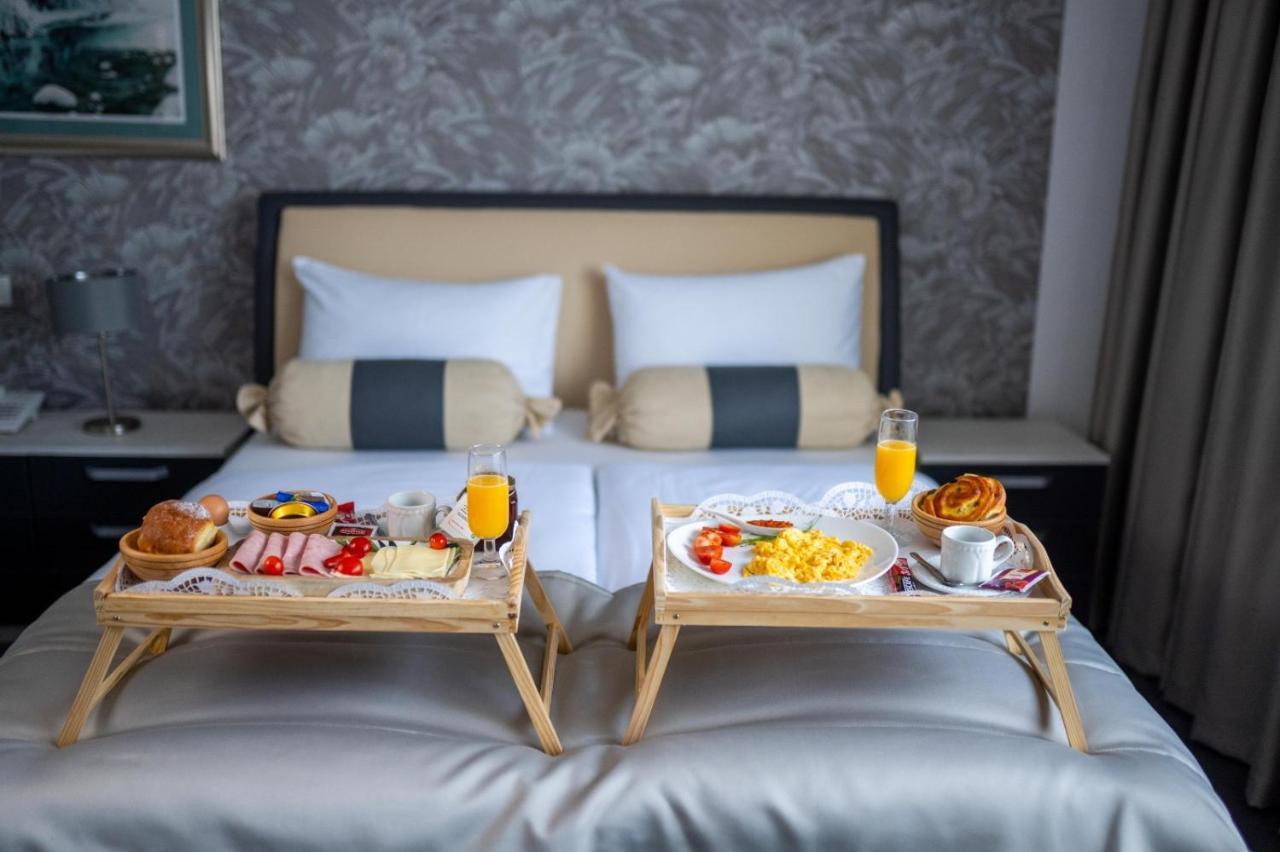 Hotel Bacchus ลิฟโน ภายนอก รูปภาพ