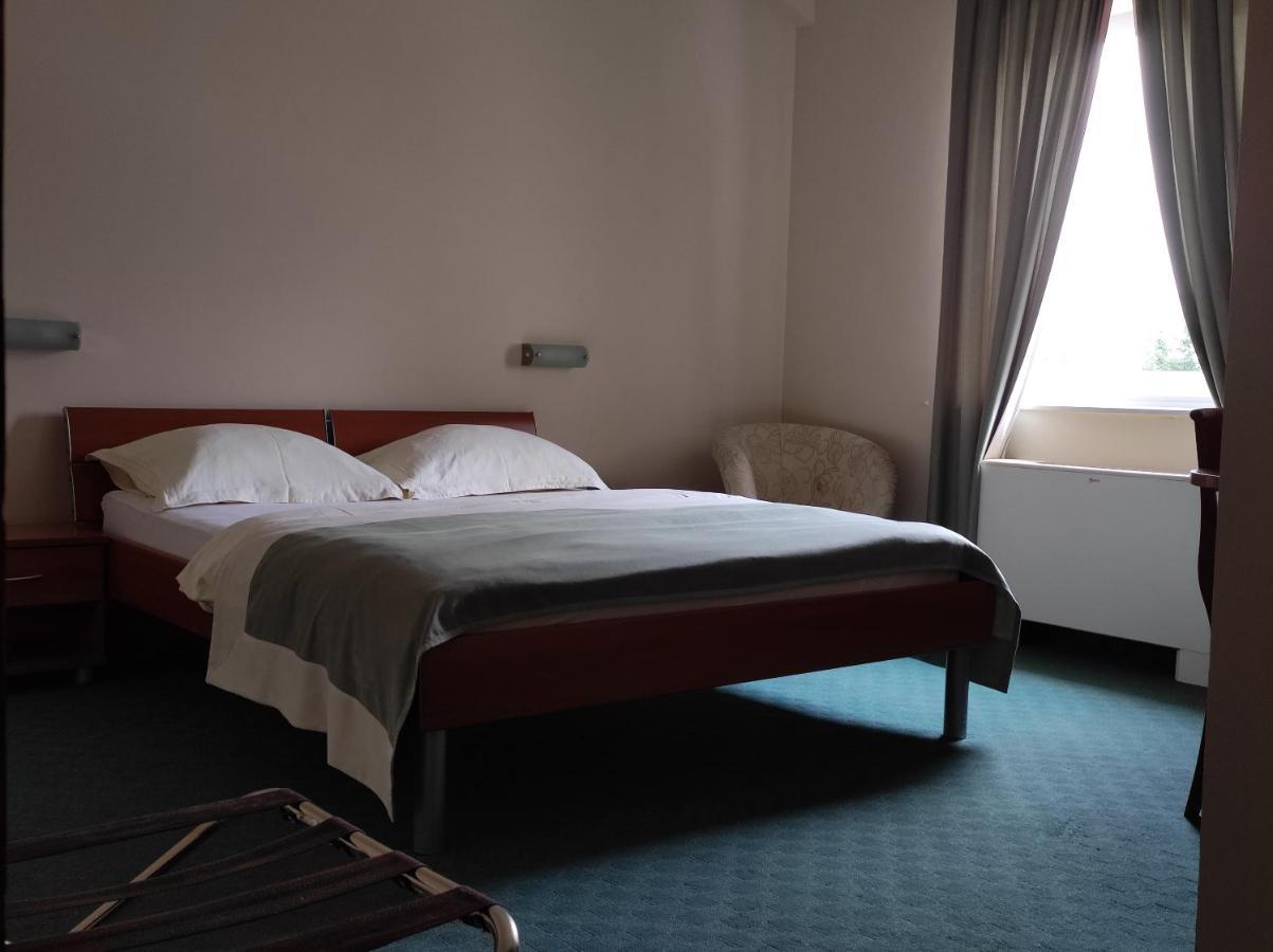 Hotel Bacchus ลิฟโน ภายนอก รูปภาพ