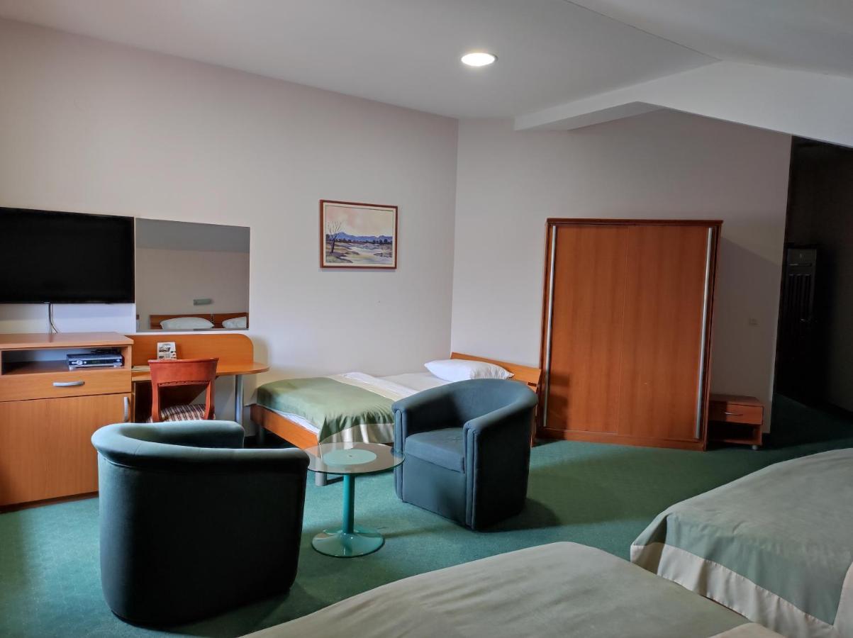 Hotel Bacchus ลิฟโน ภายนอก รูปภาพ